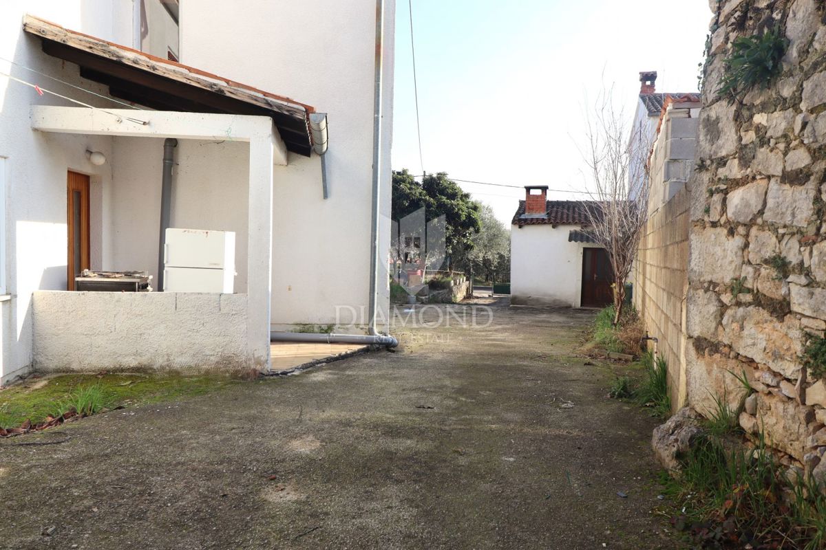 Parenzo – casa con due unità abitative e grande potenziale