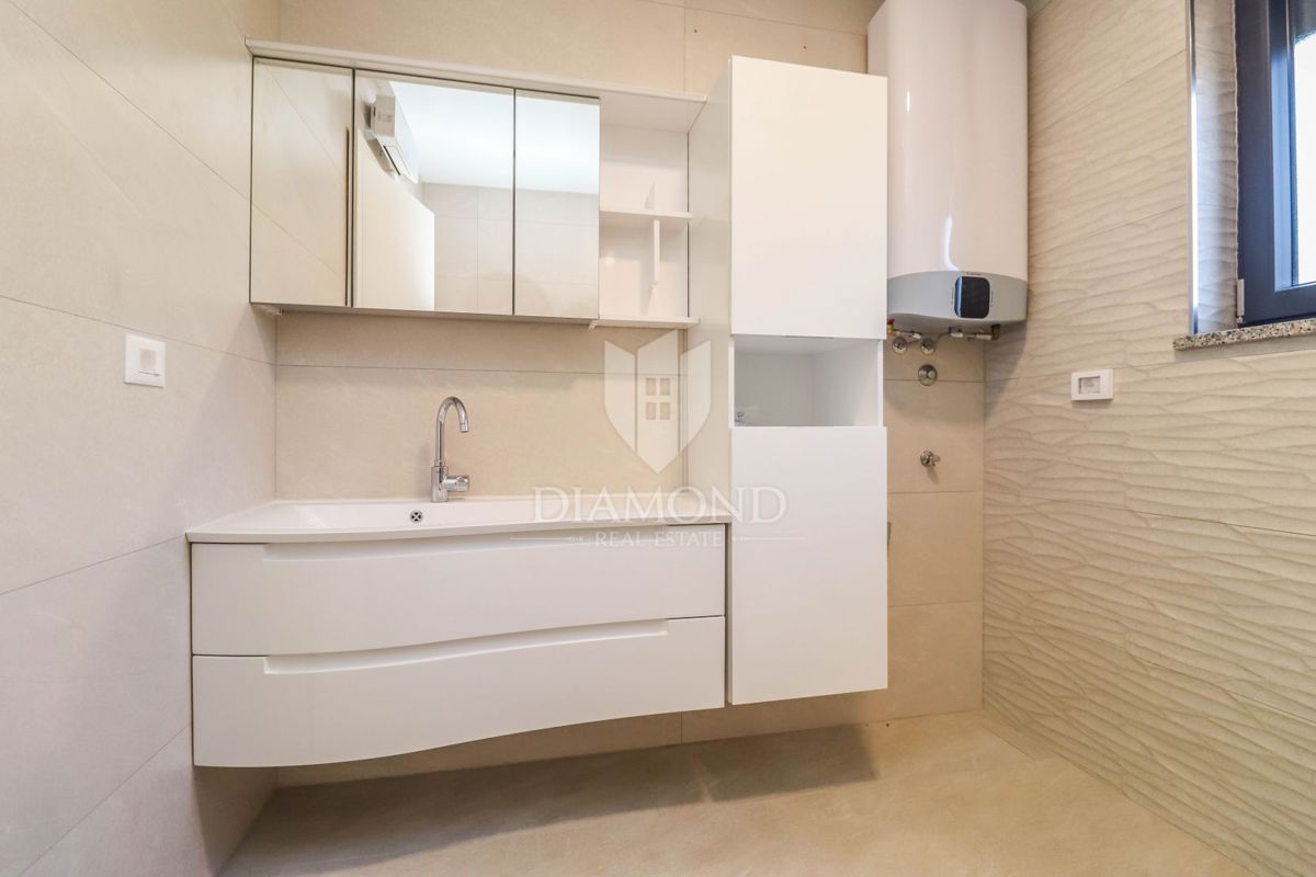 Nuovo appartamento duplex con piscina a Medolino