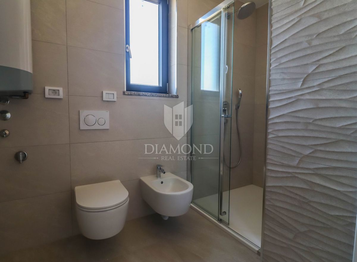 Nuovo appartamento duplex con piscina a Medolino