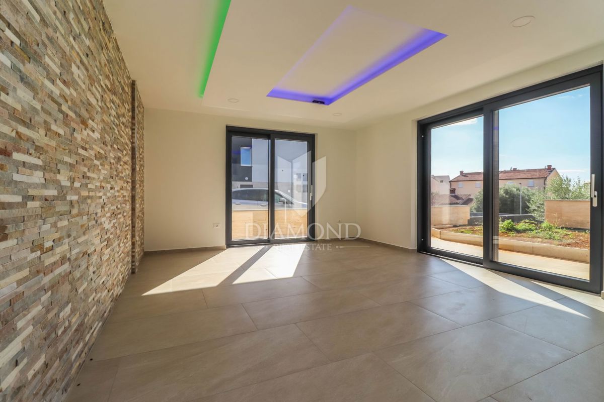 Nuovo appartamento duplex con piscina a Medolino