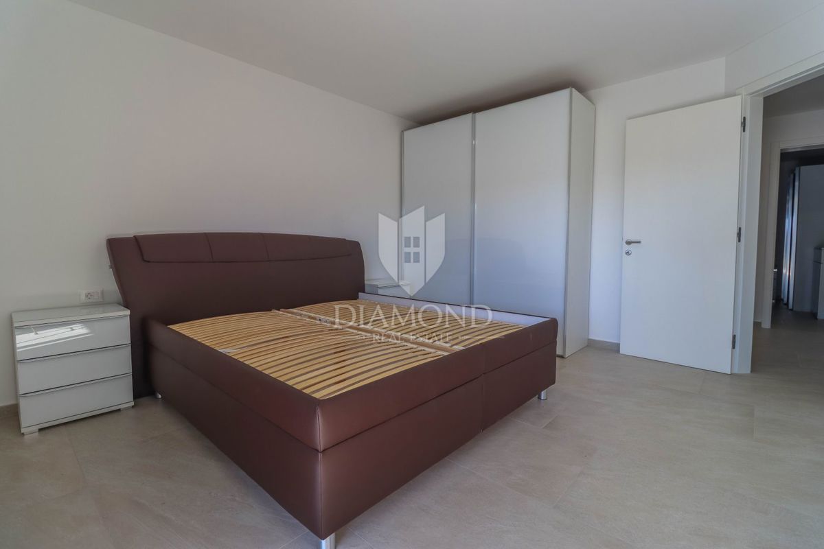 Nuovo appartamento duplex con piscina a Medolino