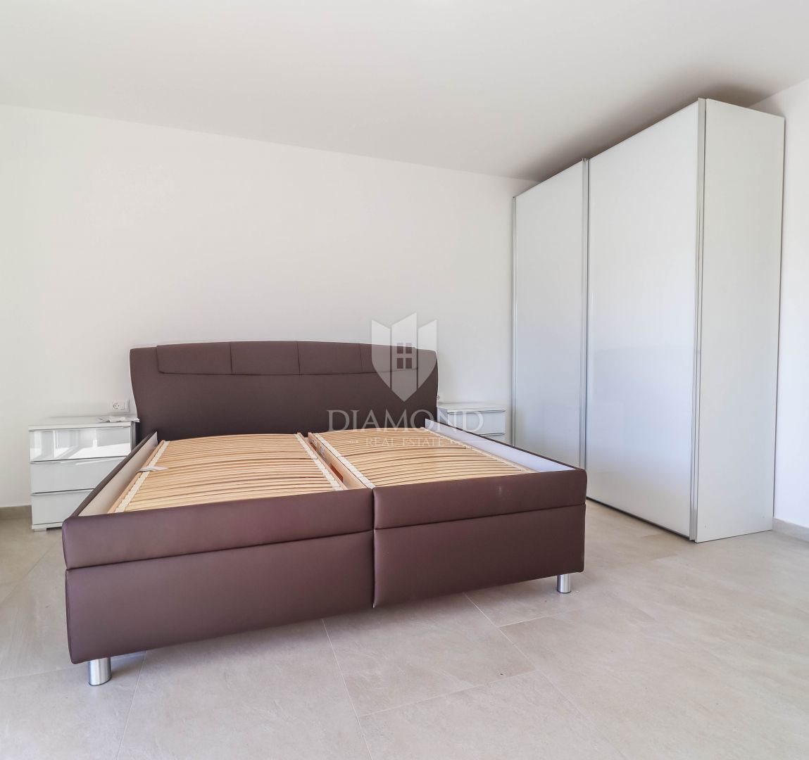 Nuovo appartamento duplex con piscina a Medolino