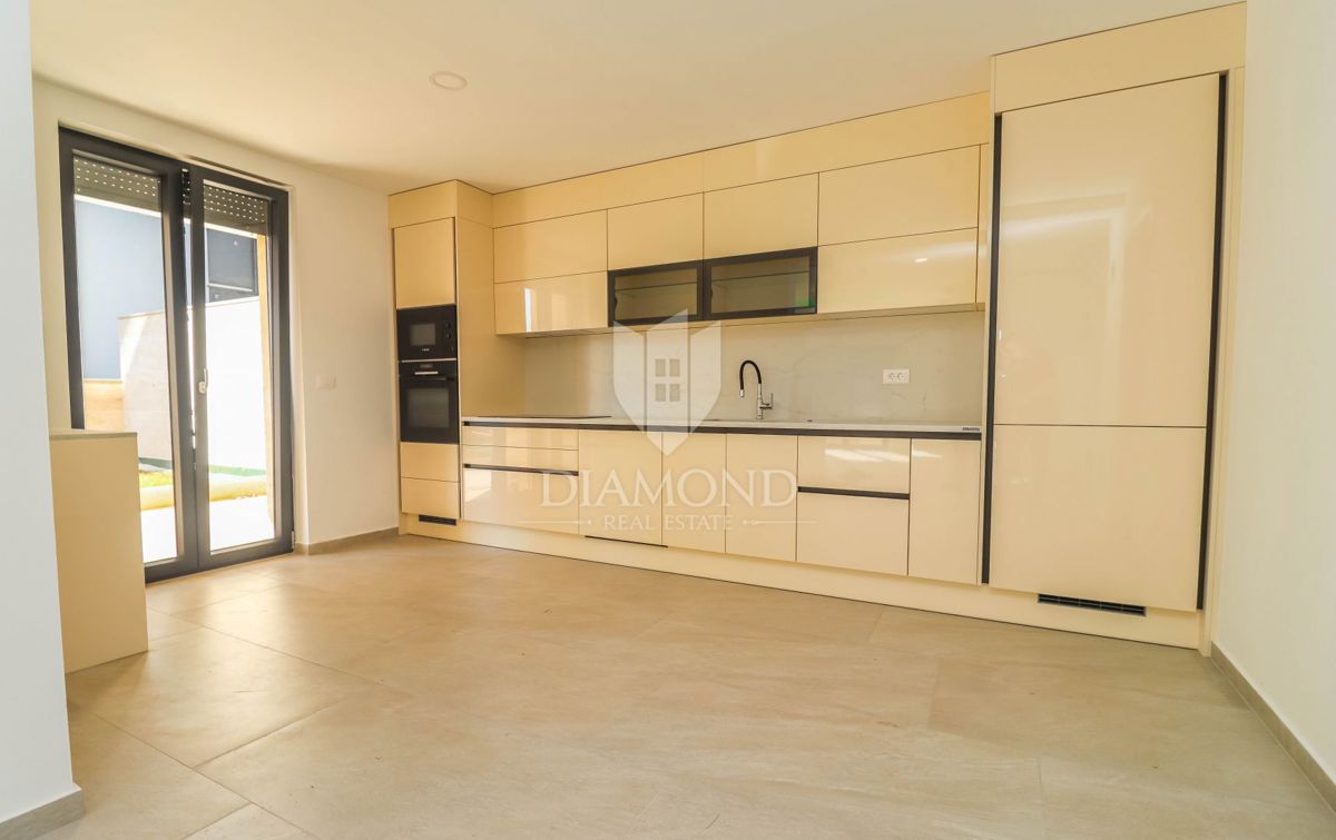 Nuovo appartamento duplex con piscina a Medolino