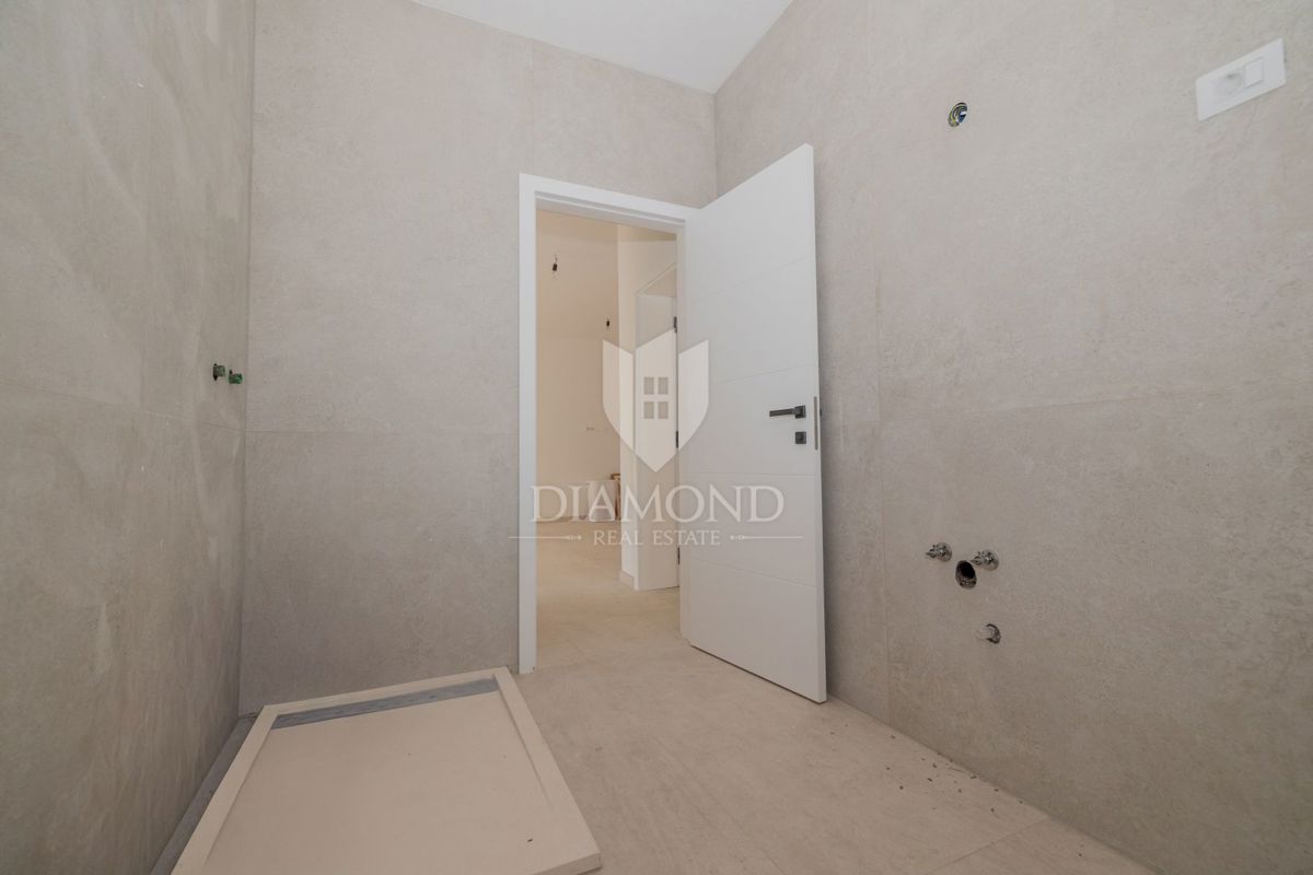 OPPORTUNITÀ! Rovigno, appartamento con giardino, vicino al mare