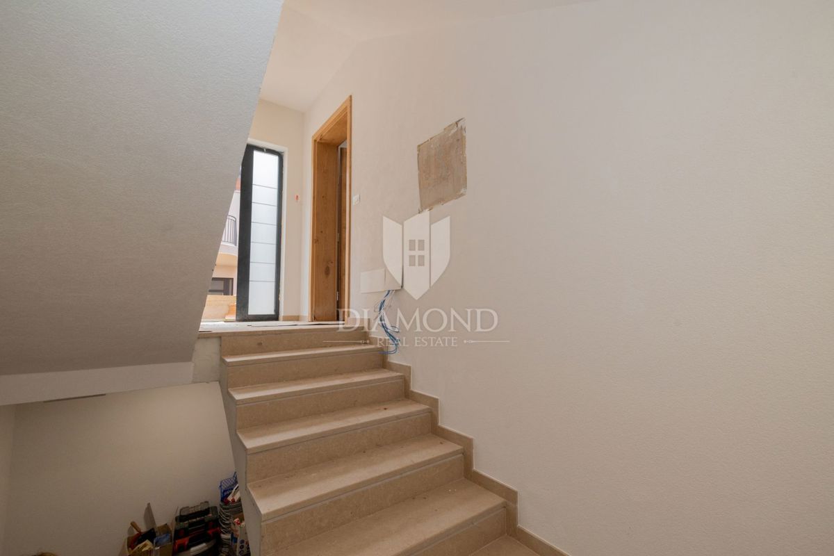 OPPORTUNITÀ! Rovigno, appartamento con giardino, vicino al mare