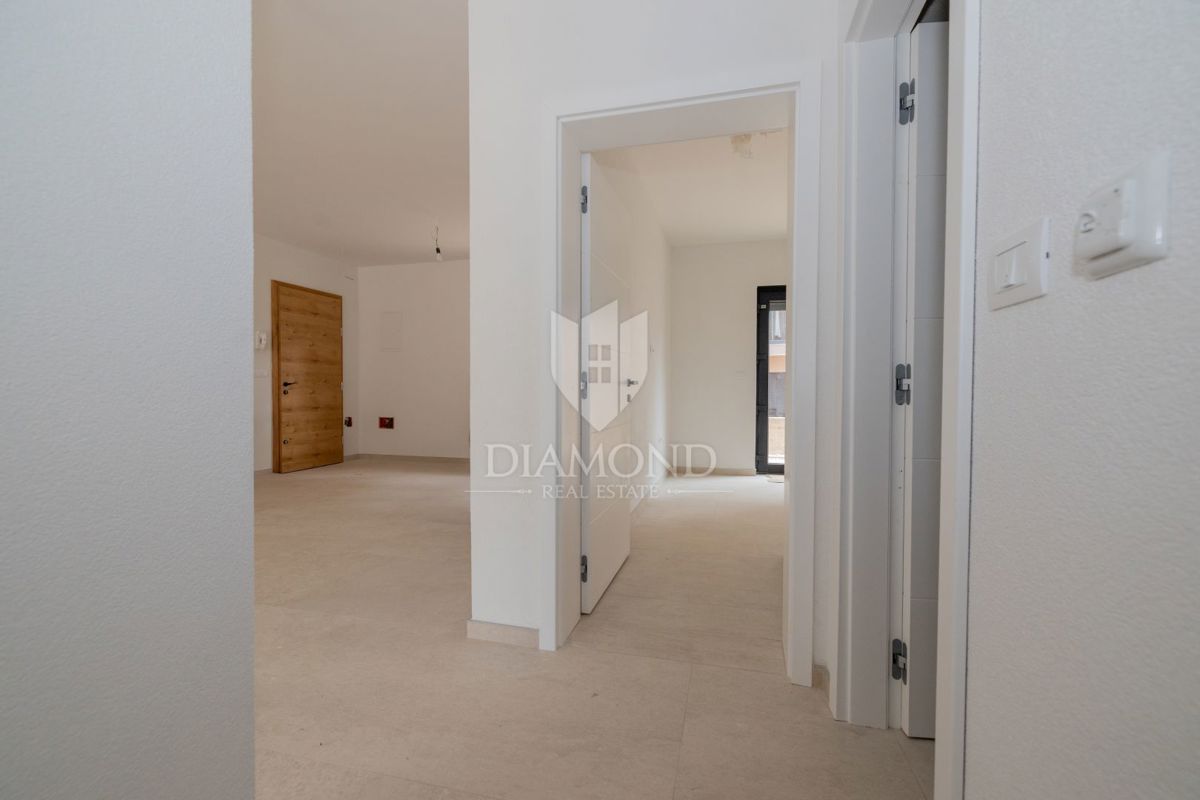 OPPORTUNITÀ! Rovigno, appartamento con giardino, vicino al mare