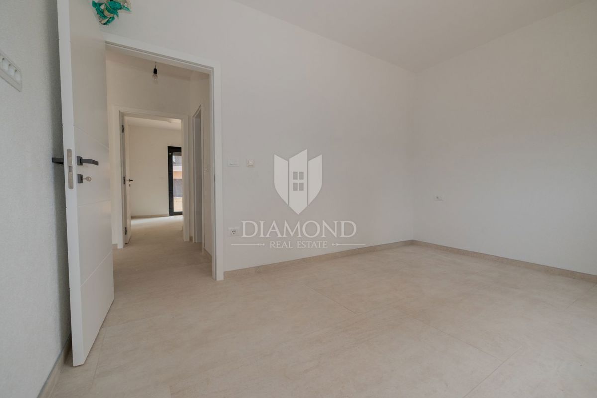 OPPORTUNITÀ! Rovigno, appartamento con giardino, vicino al mare