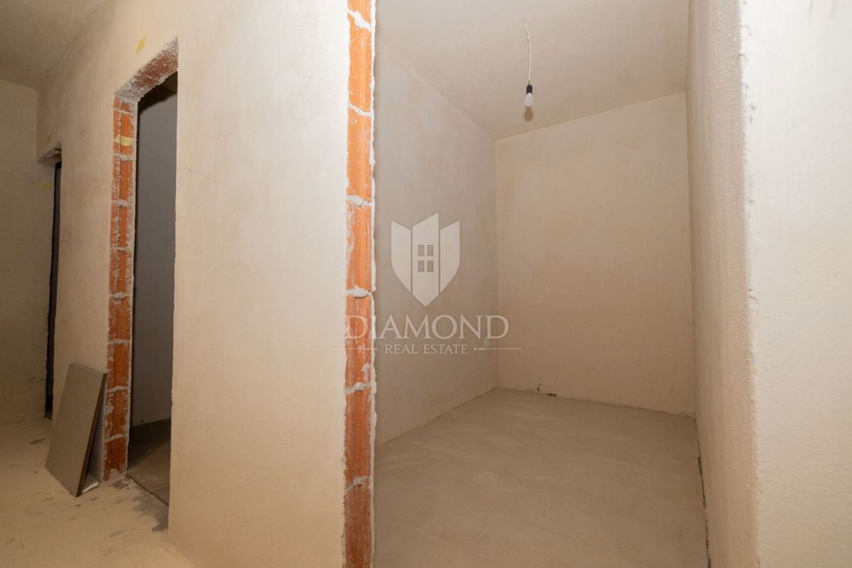 OPPORTUNITÀ! Rovigno, appartamento con giardino, vicino al mare