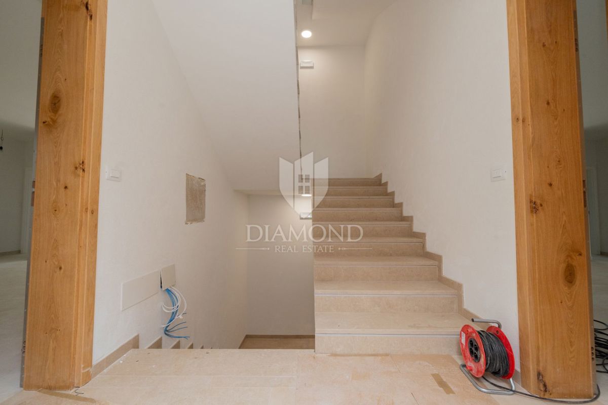 OPPORTUNITÀ! Rovigno, appartamento con giardino, vicino al mare