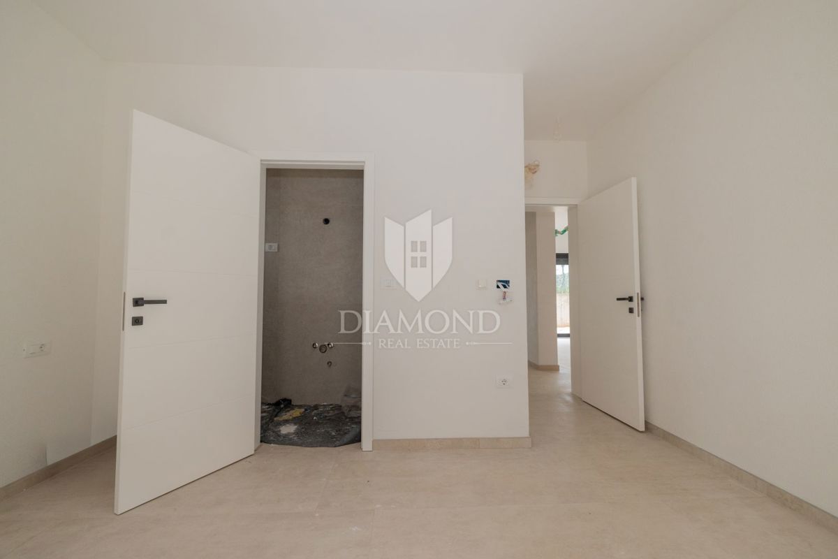 OPPORTUNITÀ! Rovigno, appartamento con giardino, vicino al mare