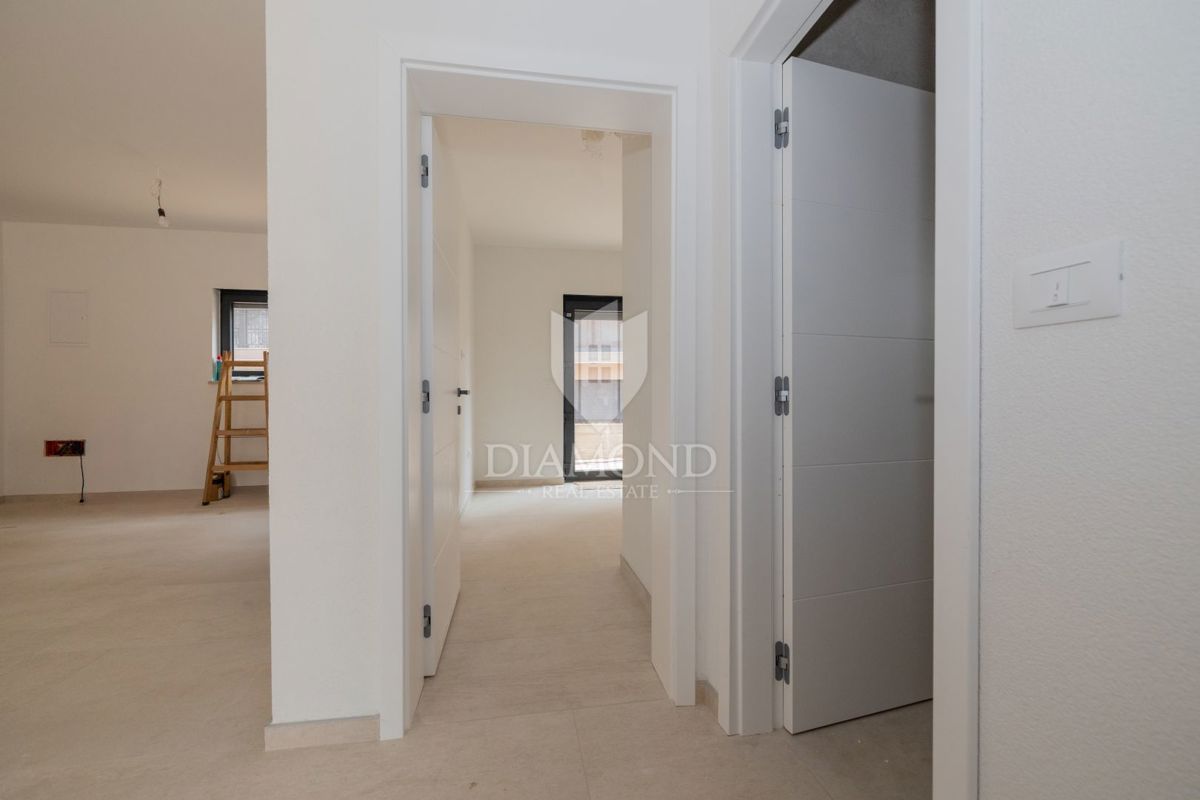 OPPORTUNITÀ! Rovigno, appartamento con giardino, vicino al mare