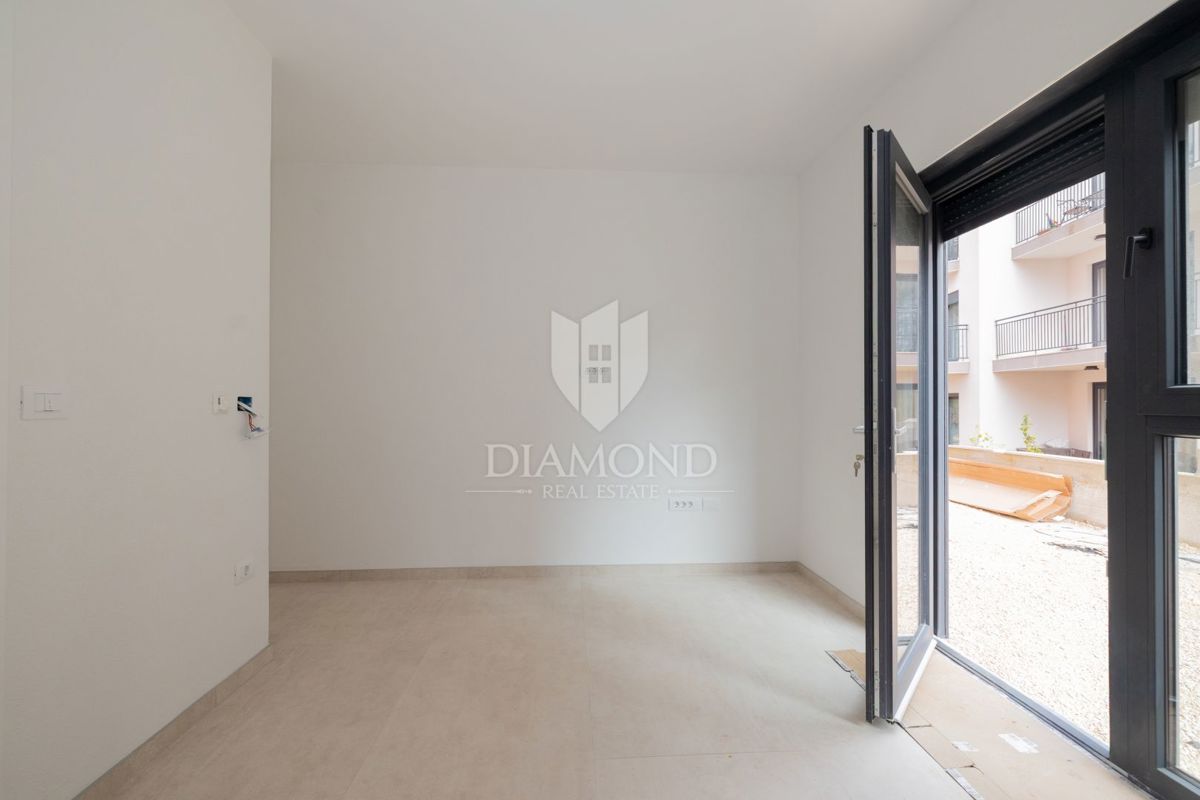 OPPORTUNITÀ! Rovigno, appartamento con giardino, vicino al mare