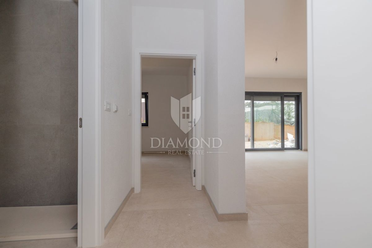 OPPORTUNITÀ! Rovigno, appartamento con giardino, vicino al mare