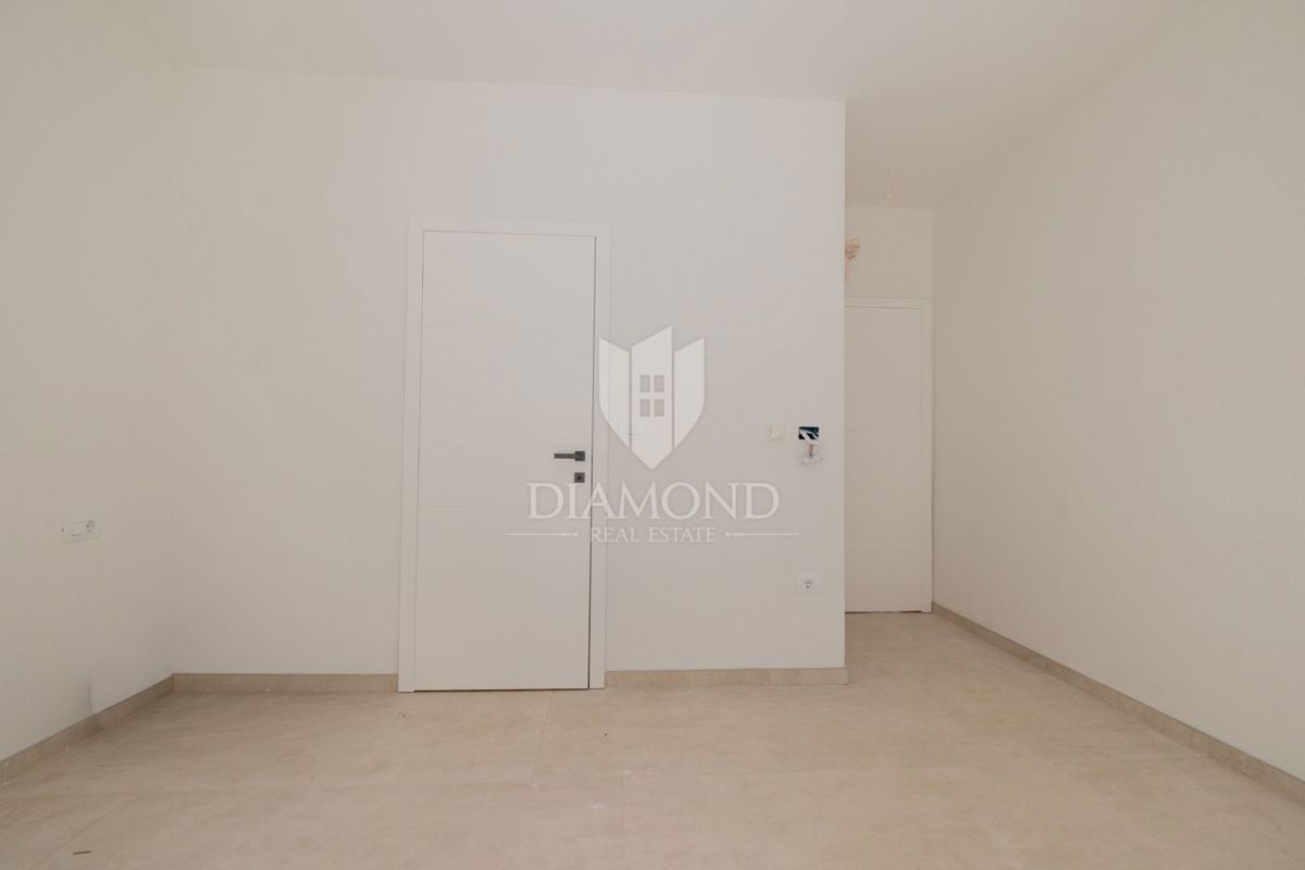 OPPORTUNITÀ! Rovigno, appartamento con giardino, vicino al mare