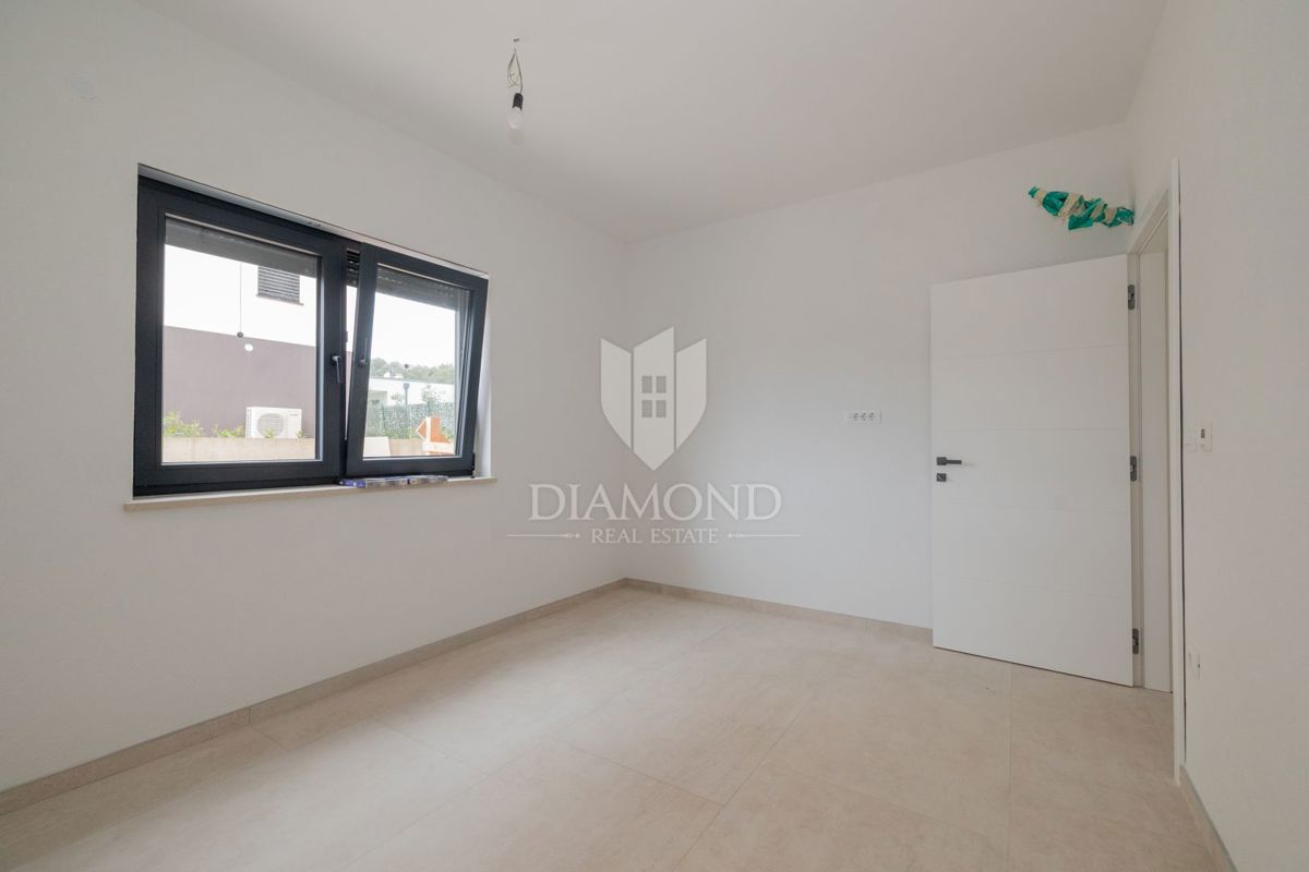 OPPORTUNITÀ! Rovigno, appartamento con giardino, vicino al mare