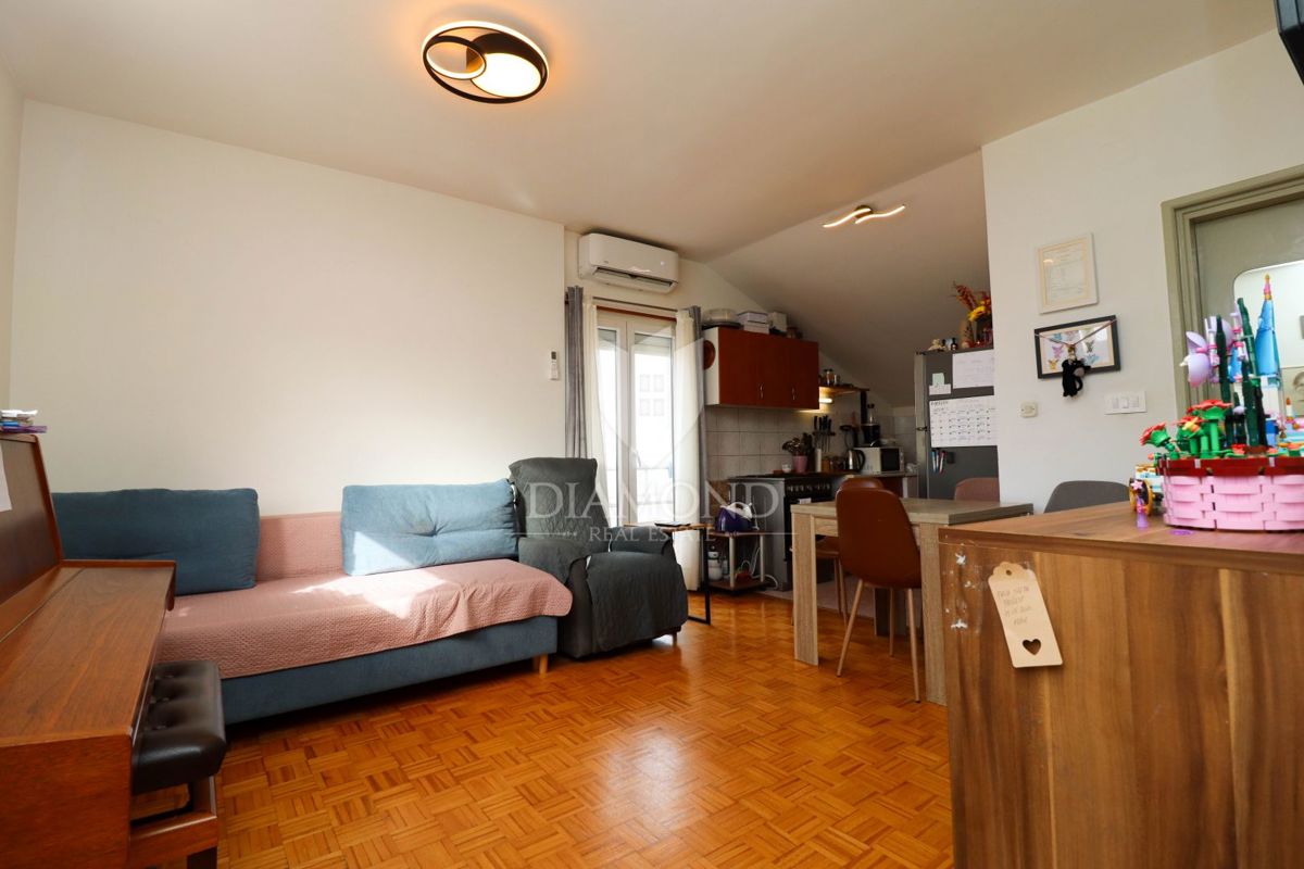 Poreč- Parenzo- Occasione, appartamento nel centro della città vecchia con vista mare