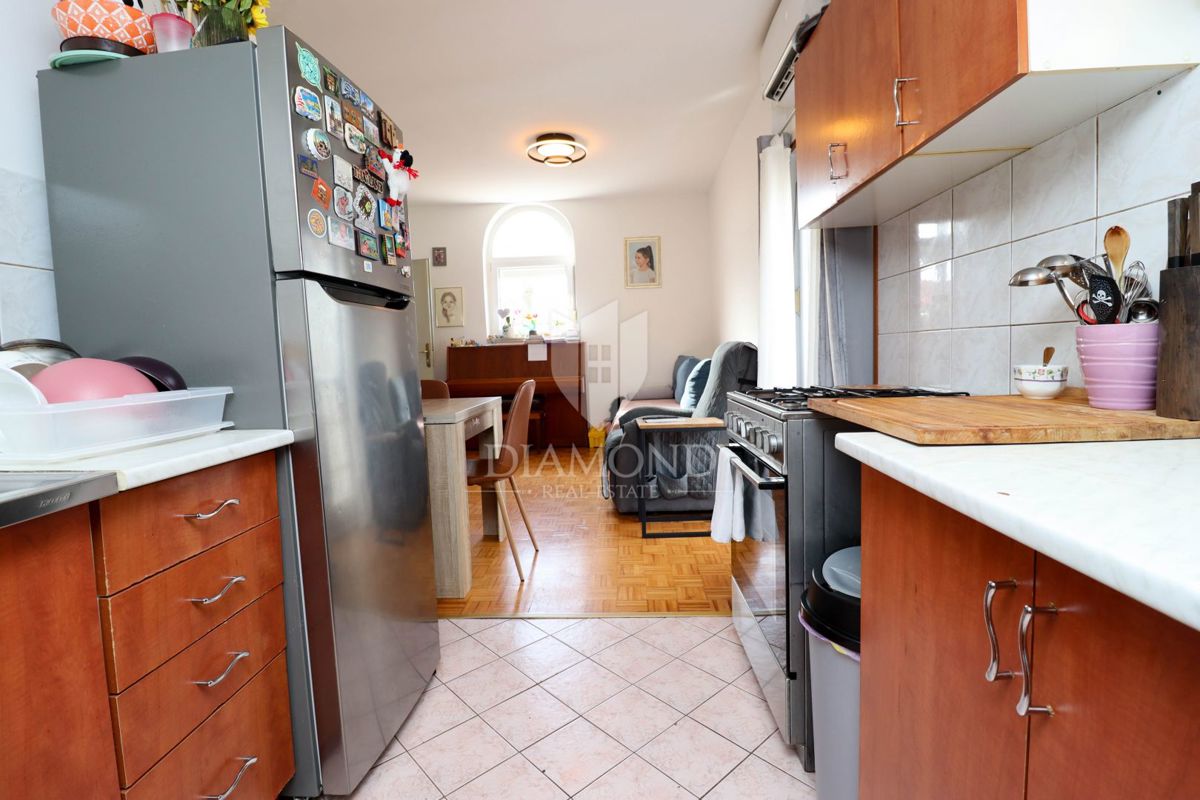 Poreč- Parenzo- Occasione, appartamento nel centro della città vecchia con vista mare