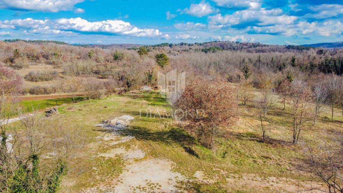 Buie, splendido terreno di 982 m² in posizione tranquilla!
