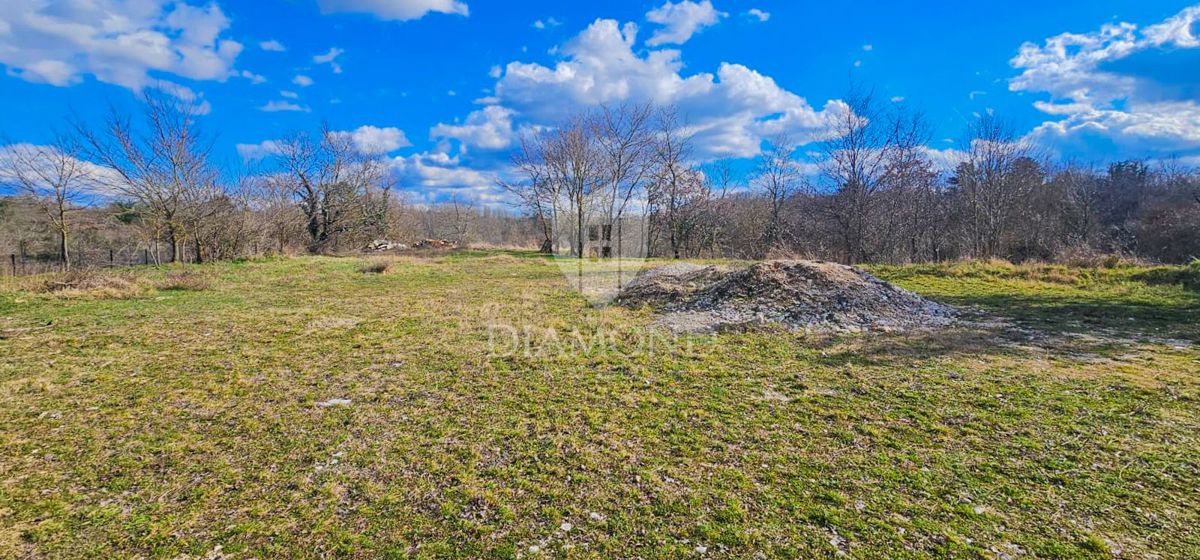 Buie, splendido terreno di 982 m² in posizione tranquilla!