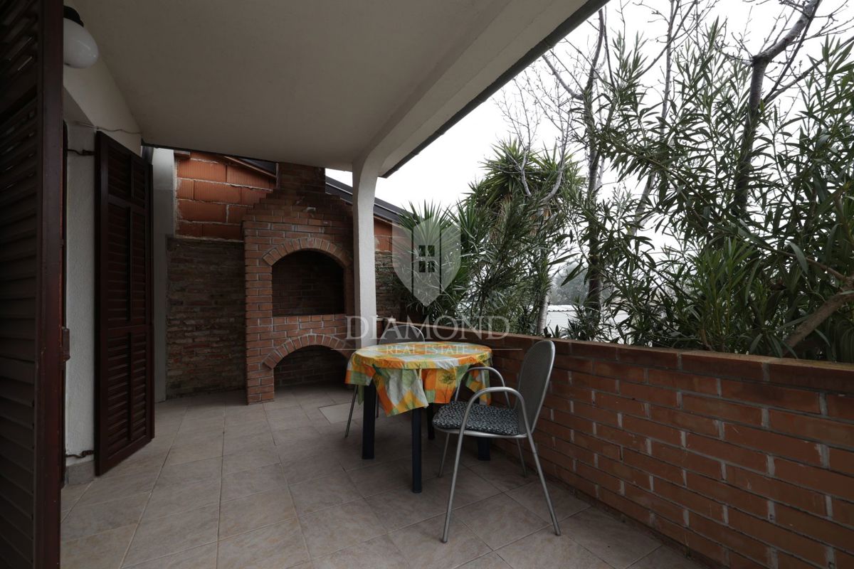 Rovigno, casa con due appartamenti, a 750 m dal mare