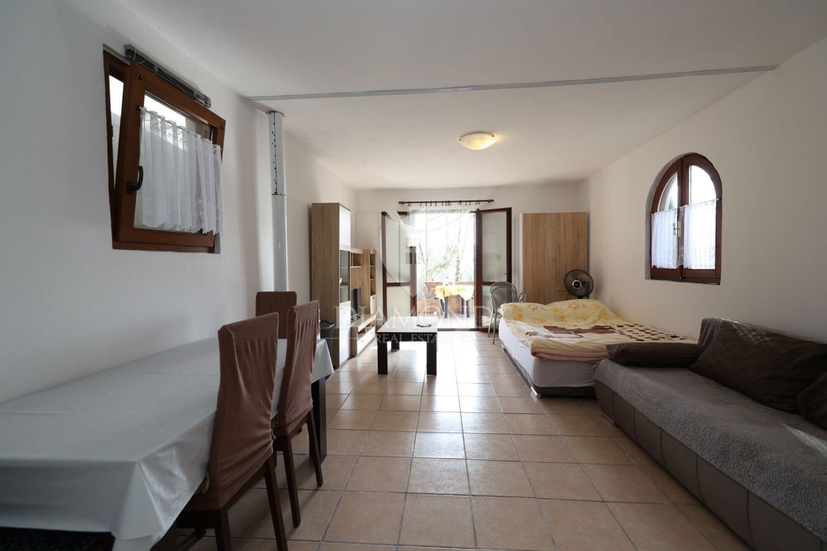 Rovigno, casa con due appartamenti, a 750 m dal mare