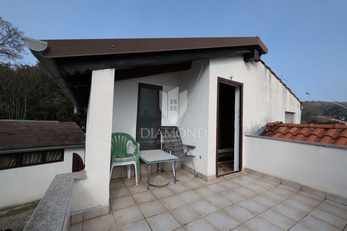 Rovigno, casa con due appartamenti, a 750 m dal mare