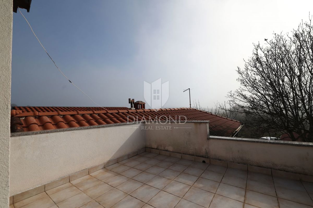 Rovigno, casa con due appartamenti, a 750 m dal mare