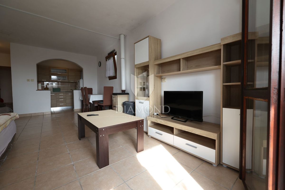 Rovigno, casa con due appartamenti, a 750 m dal mare