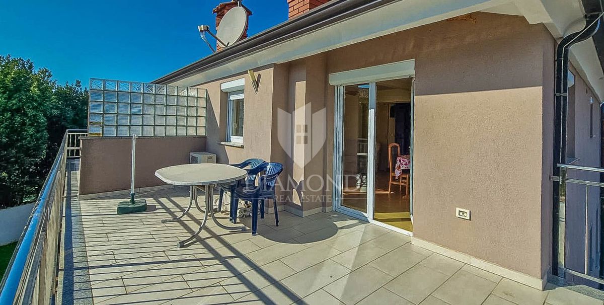 OPPORTUNITÀ! Umag e dintorni. Appartamento con due terrazze + monolocale.