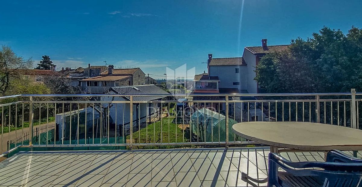 OPPORTUNITÀ! Umag e dintorni. Appartamento con due terrazze + monolocale.