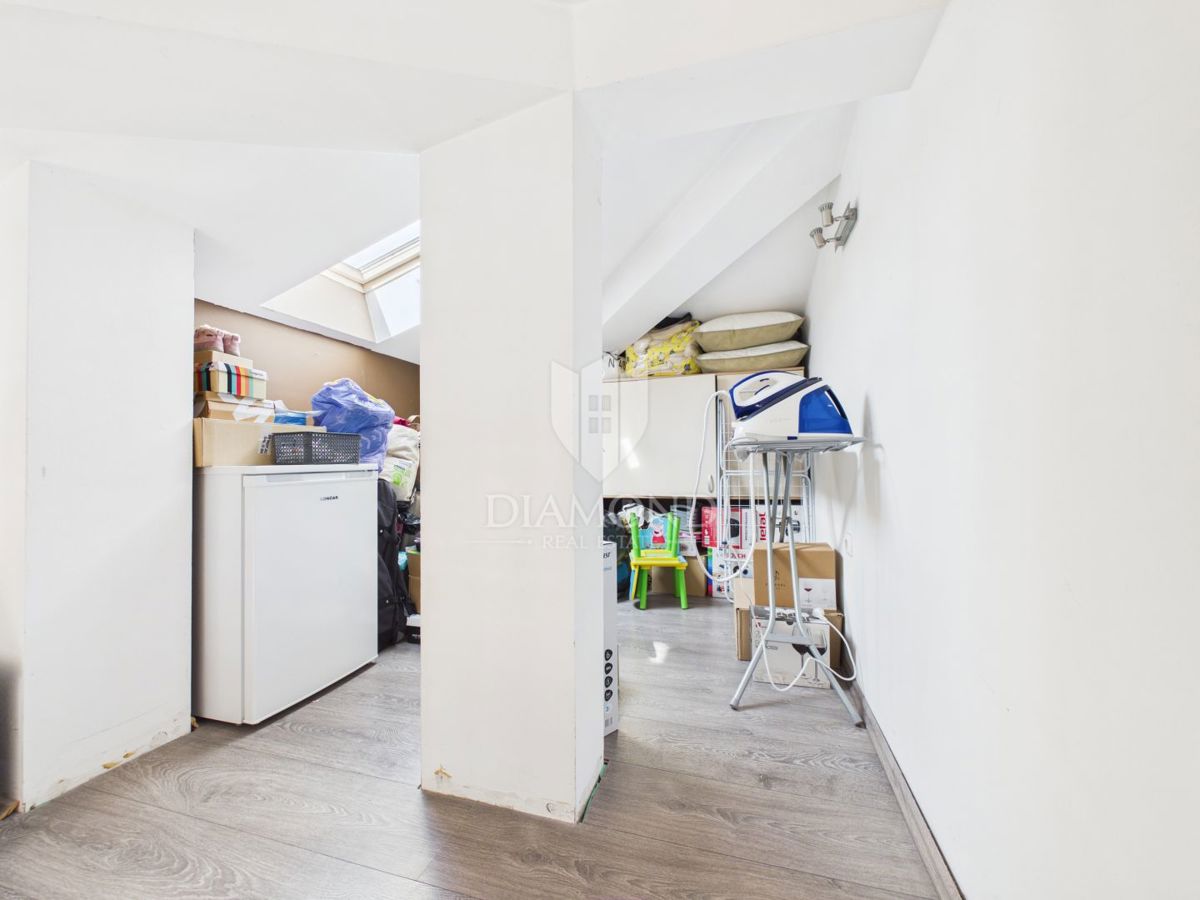 Appartamento di carattere con galleria e loggia.