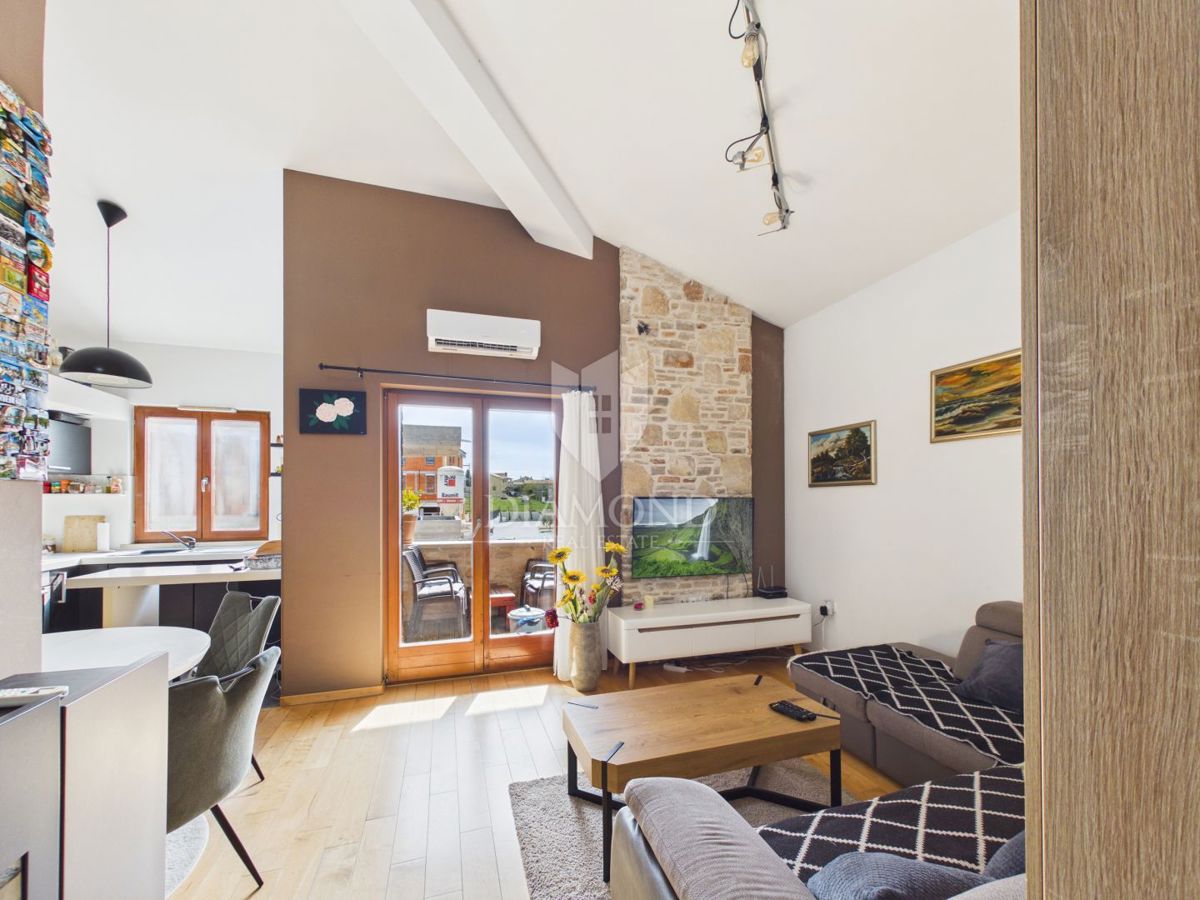 Appartamento di carattere con galleria e loggia.