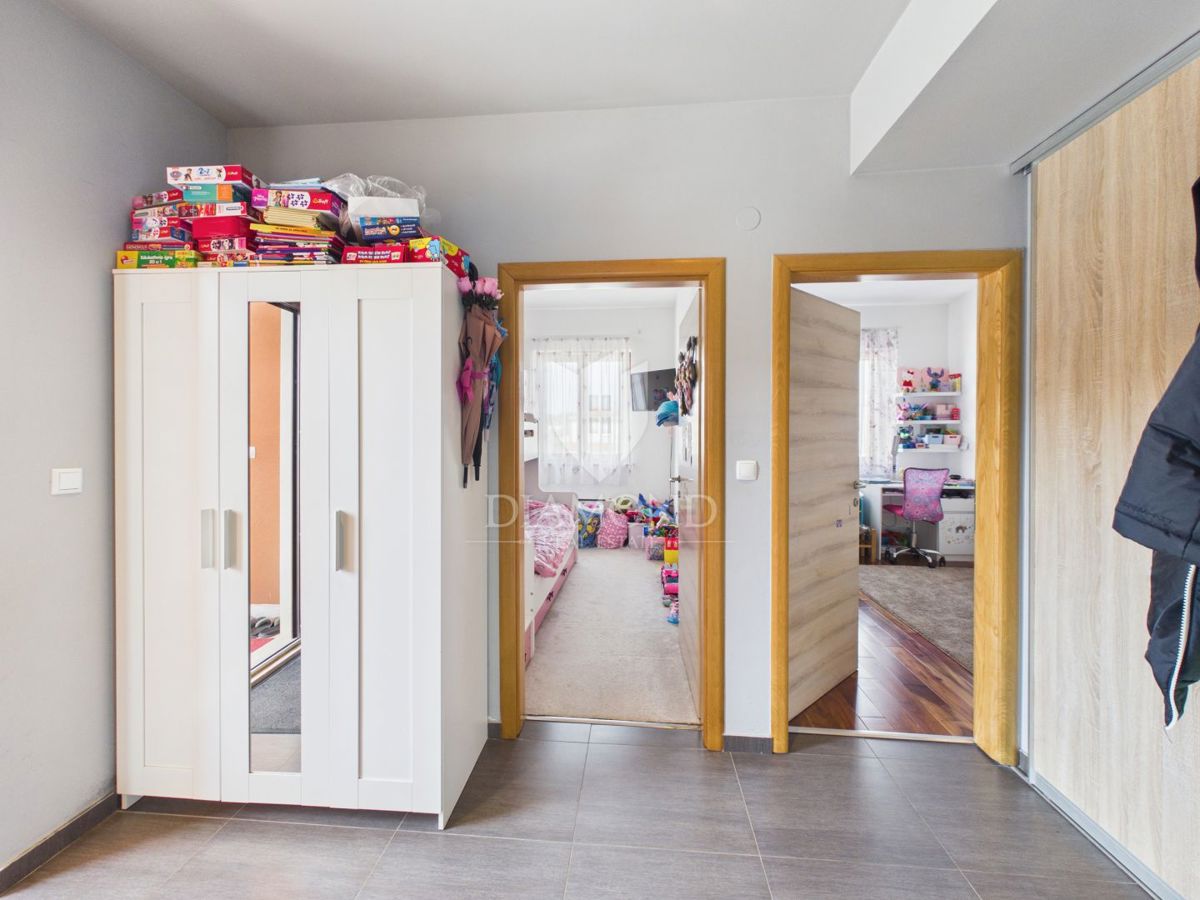 Appartamento di carattere con galleria e loggia.