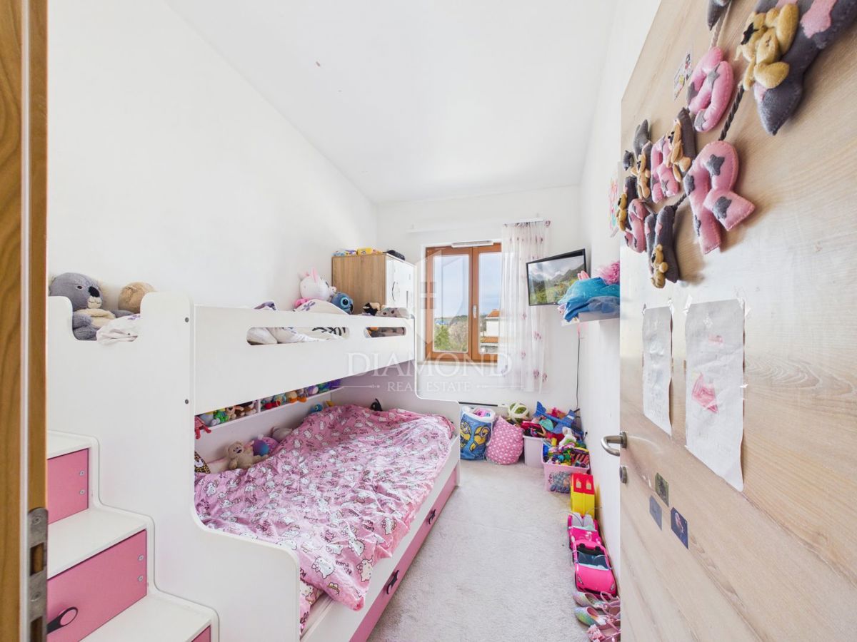 Appartamento di carattere con galleria e loggia.