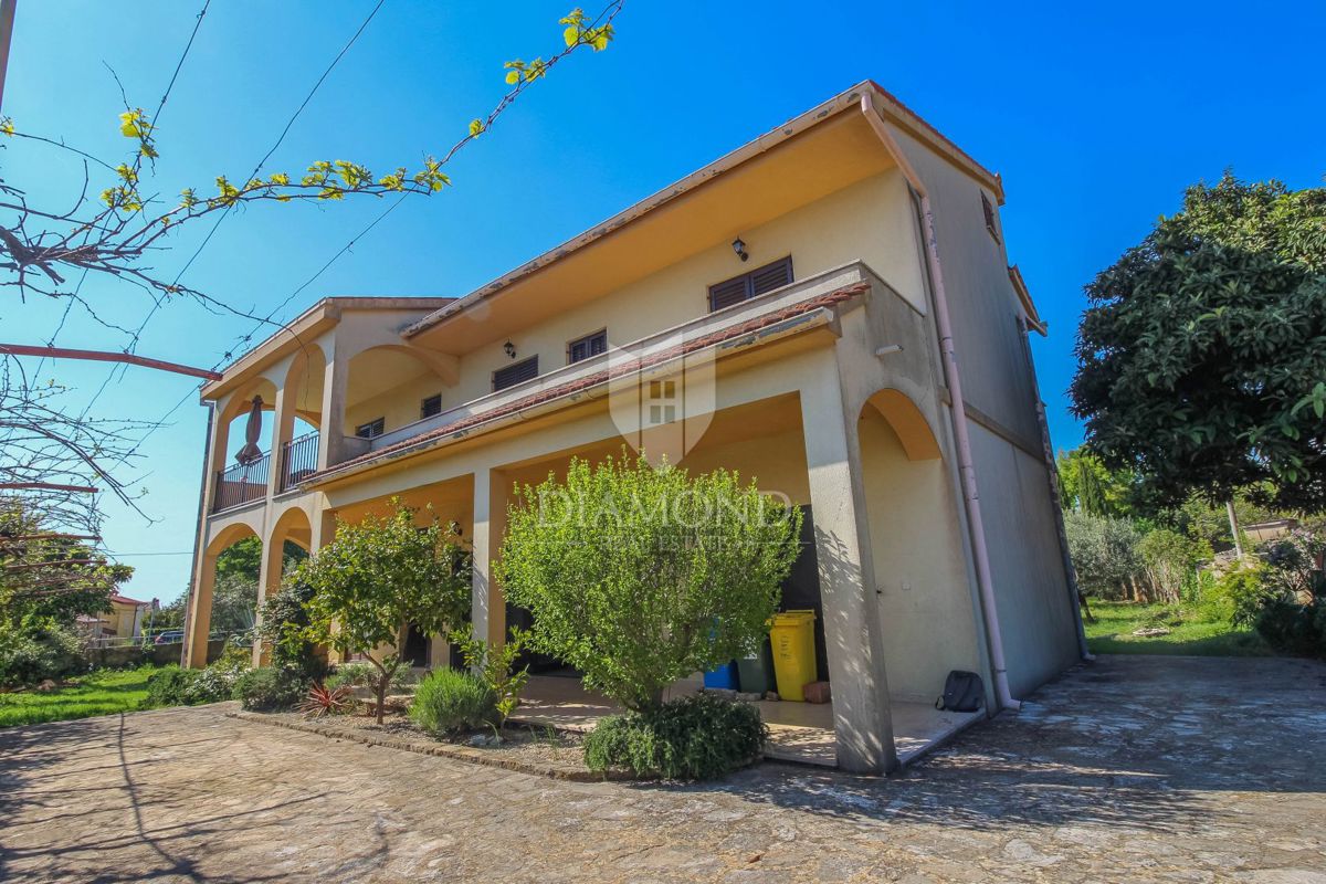 Galižana, casa con due appartamenti e uliveto