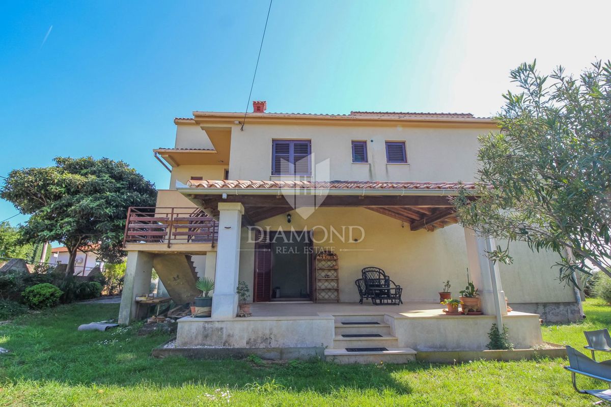 Galižana, casa con due appartamenti e uliveto