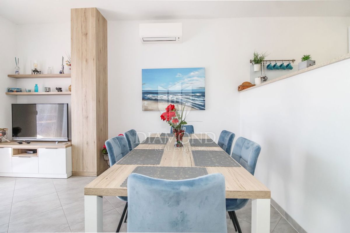 Umago, casa moderna con piscina vicino al mare