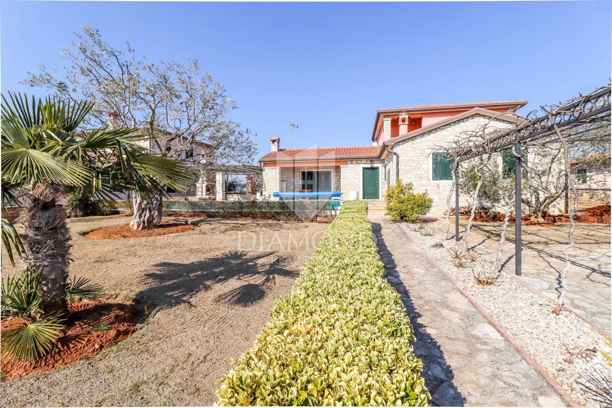 Parenzo, casa in pietra casa indipendente