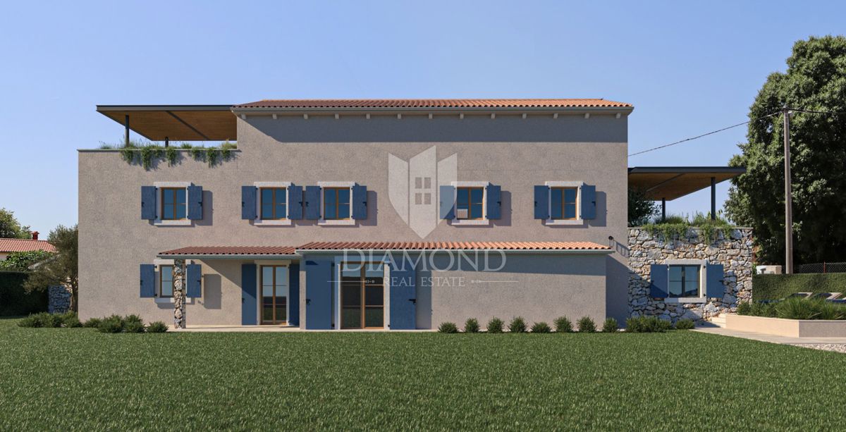 Villa con piscina in costruzione in posizione tranquilla