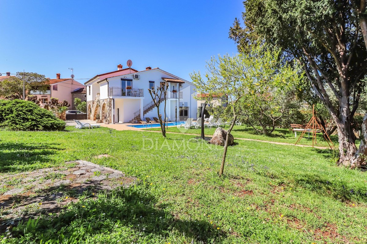 Parenzo, dintorni, casa con piscina e ampio giardino!