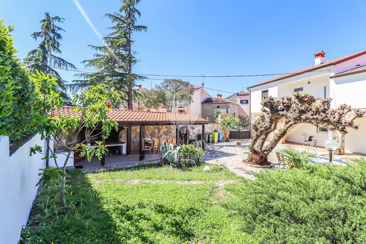 Parenzo, dintorni, casa con piscina e ampio giardino!