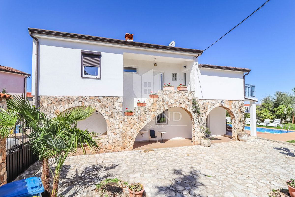 Parenzo, dintorni, casa con piscina e ampio giardino!
