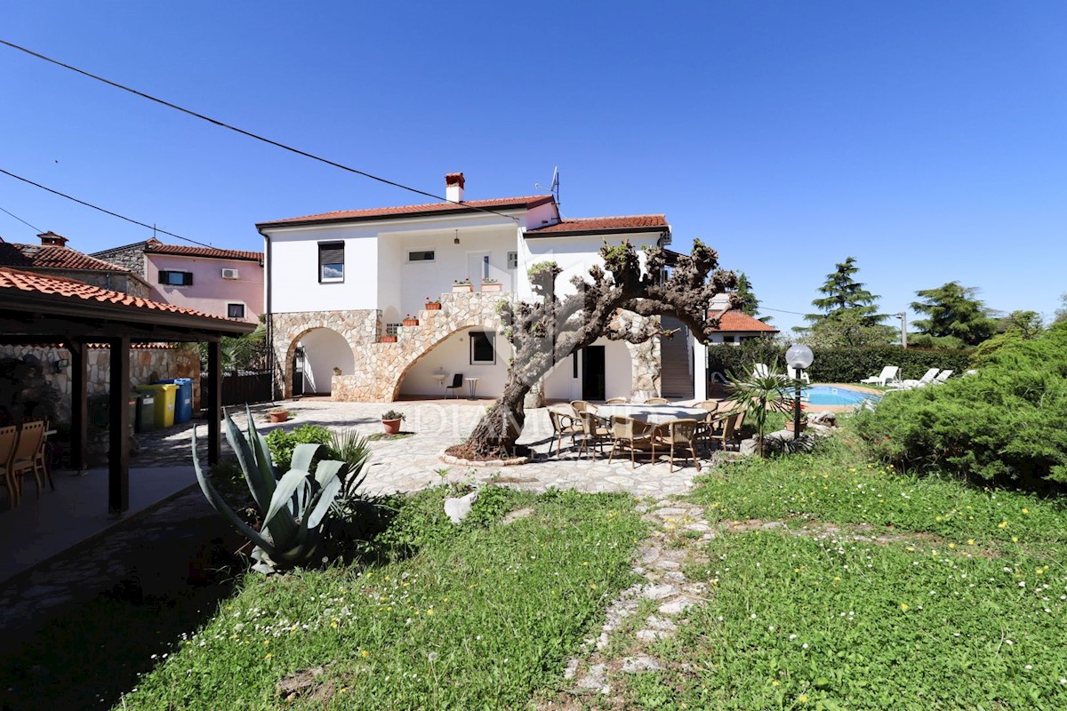 Parenzo, dintorni, casa con piscina e ampio giardino!