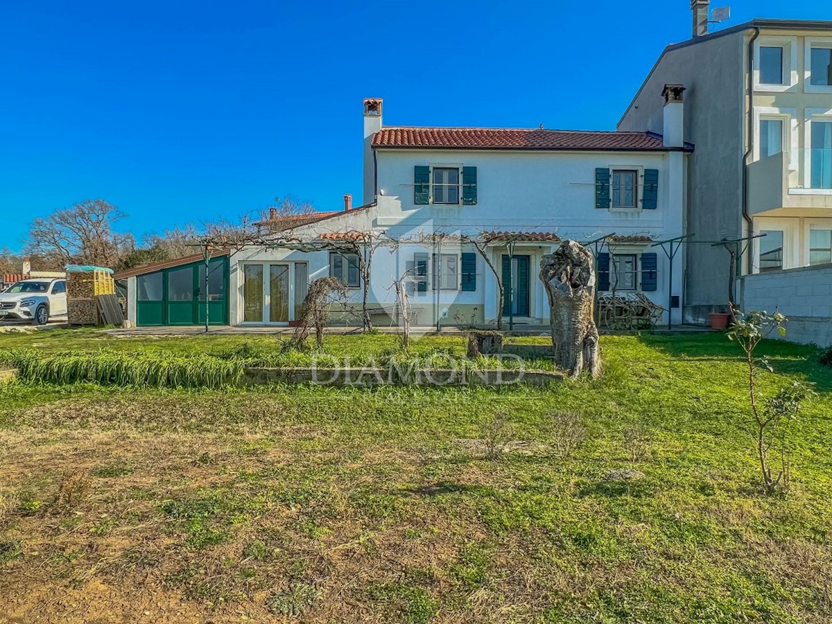 Zona Umago, casa ristrutturata con vista mare