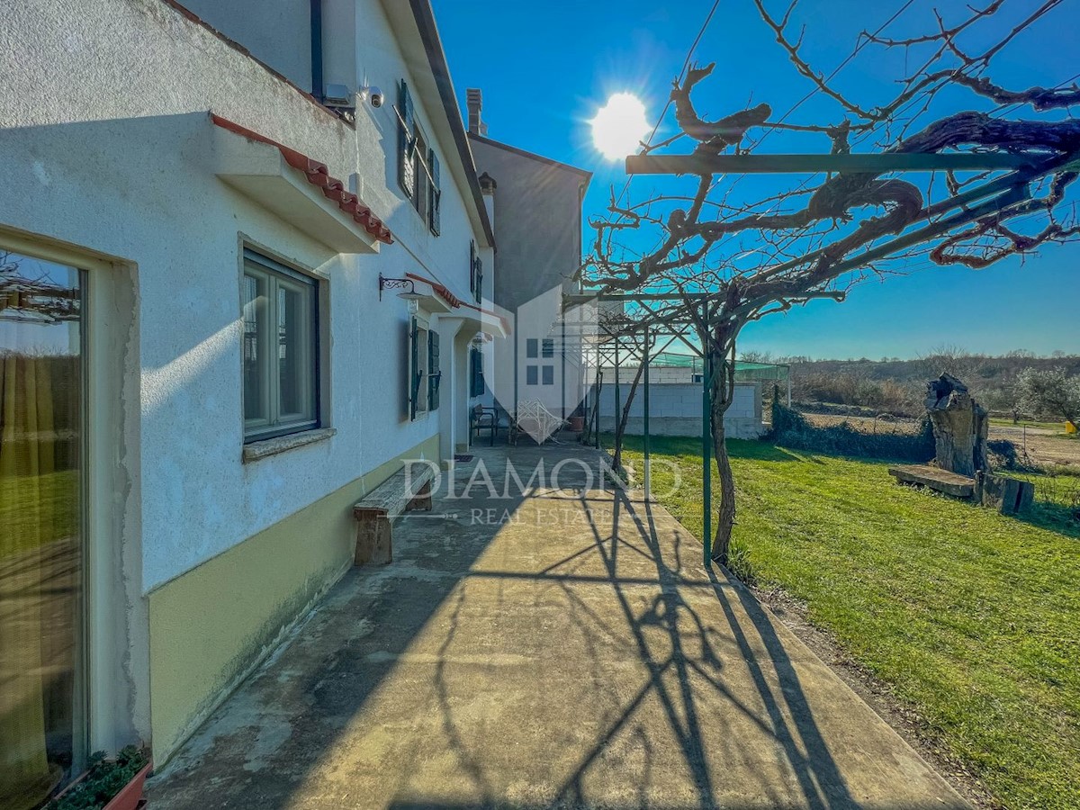 Zona Umago, casa ristrutturata con vista mare