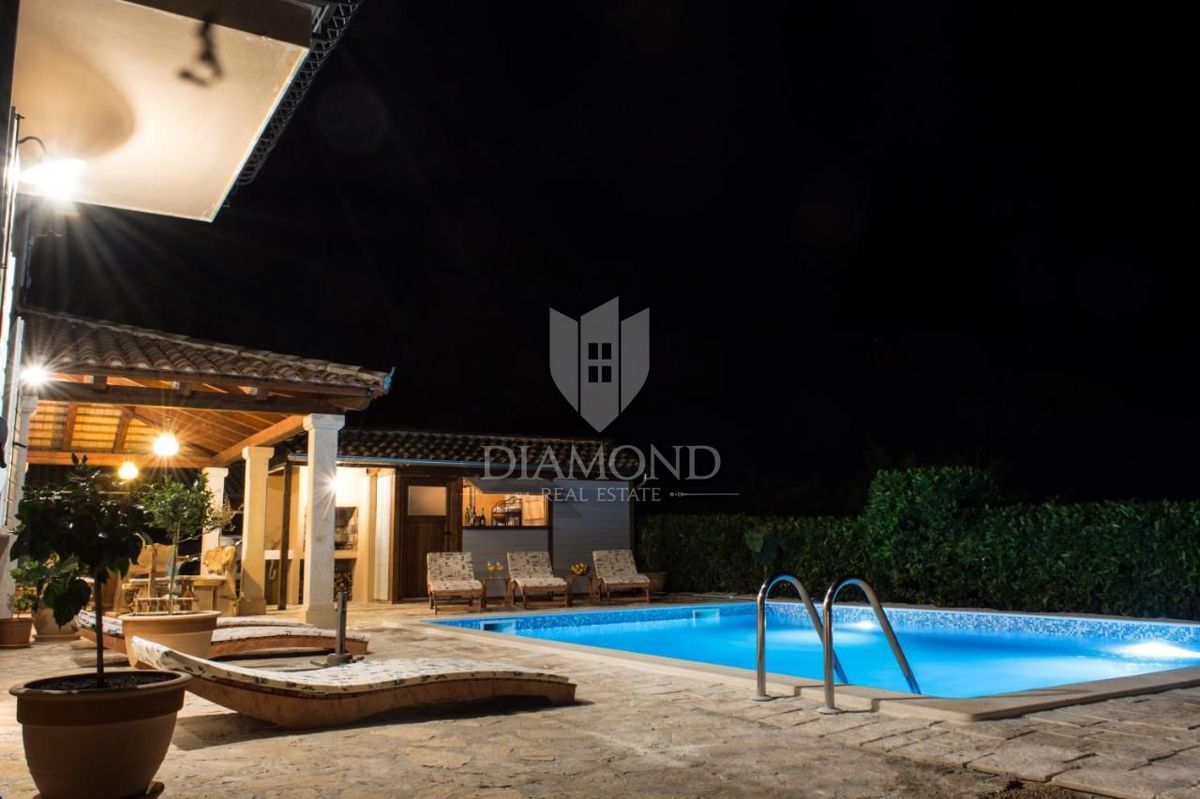 Svetvinčenat, dintorni, bellissima Villa con piscina