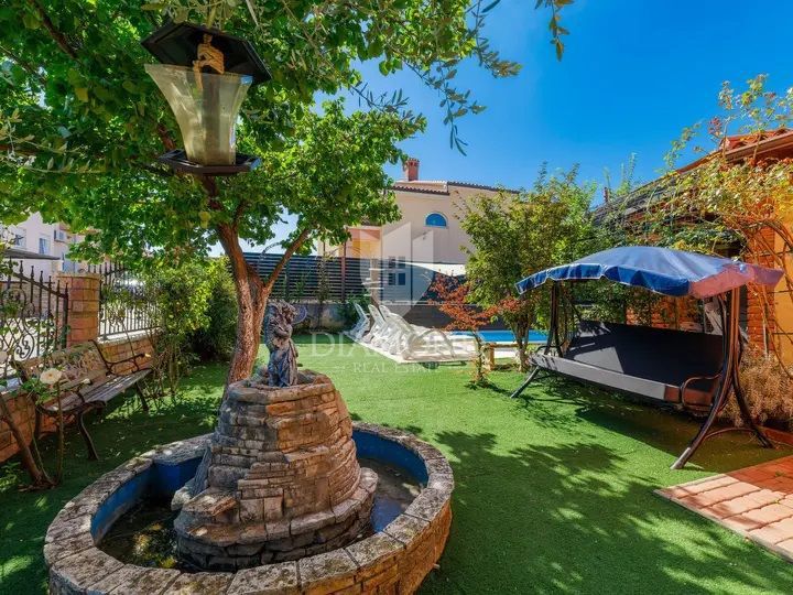 Umago, dintorni! Bellissimo condominio con piscina vicino al mare!