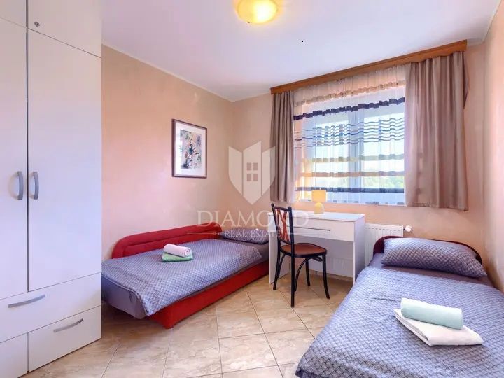 Umago, dintorni! Bellissimo condominio con piscina vicino al mare!