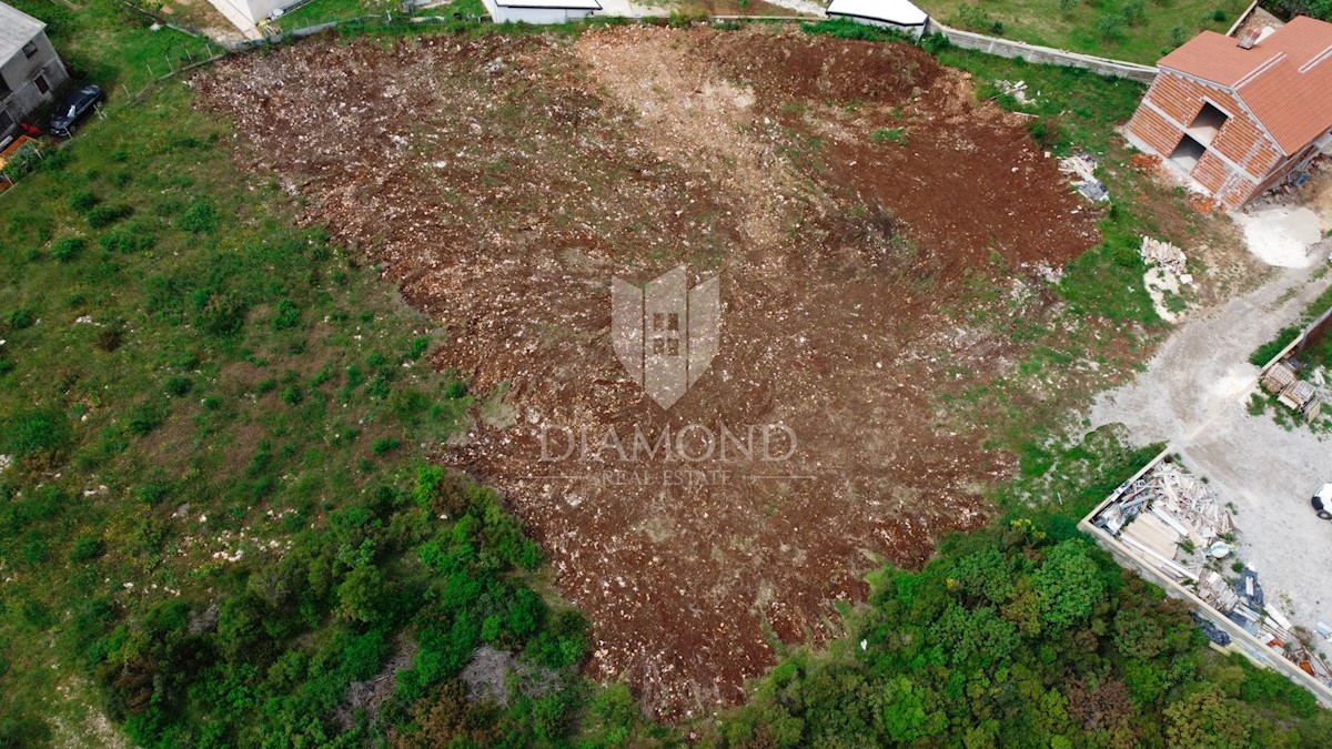 Pola, dintorni, nuova casa moderna con piscina e giardino