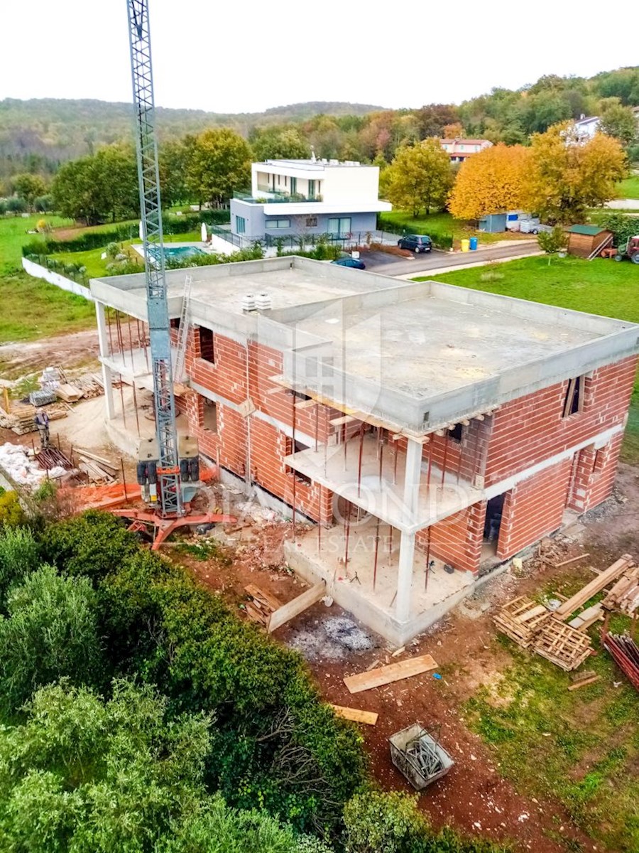 Zona di Parenzo, casa bifamiliare ai margini del villaggio!